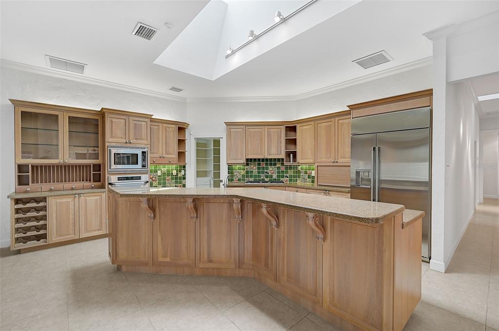 909 MACEWEN DRIVE