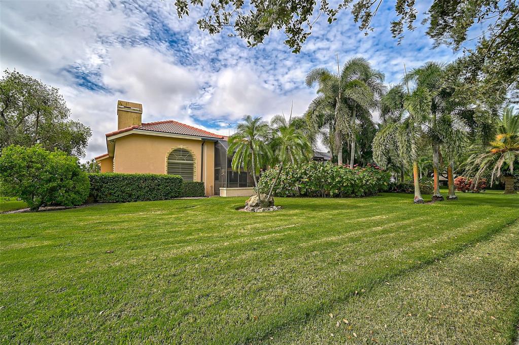 909 MACEWEN DRIVE