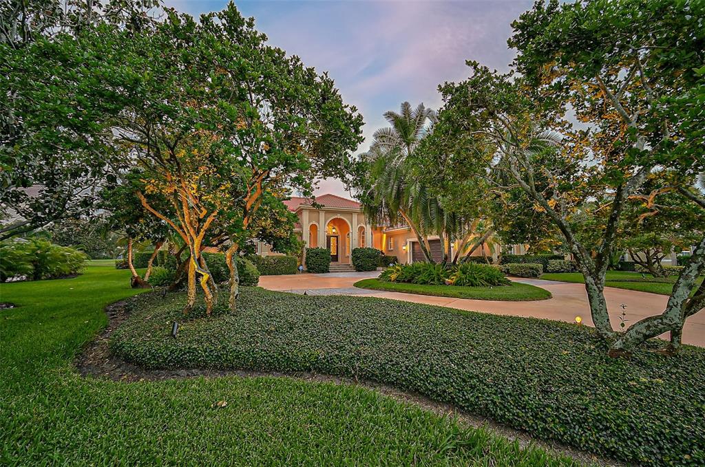909 MACEWEN DRIVE