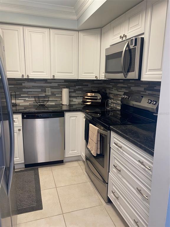 2763 WOODGATE LANE UNIT 208