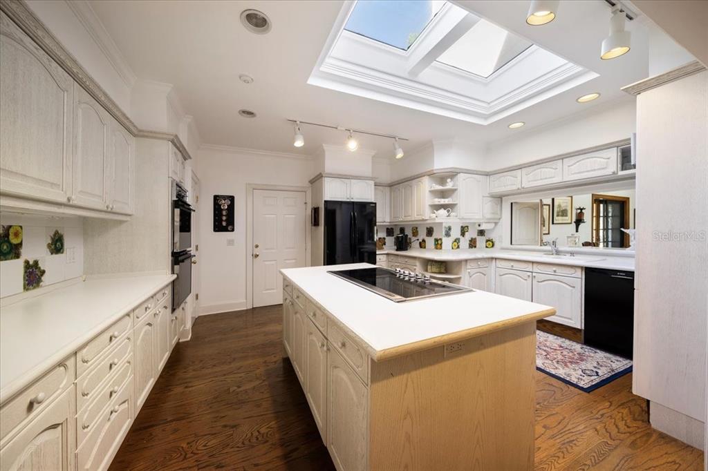 236 SAINT JAMES PARK