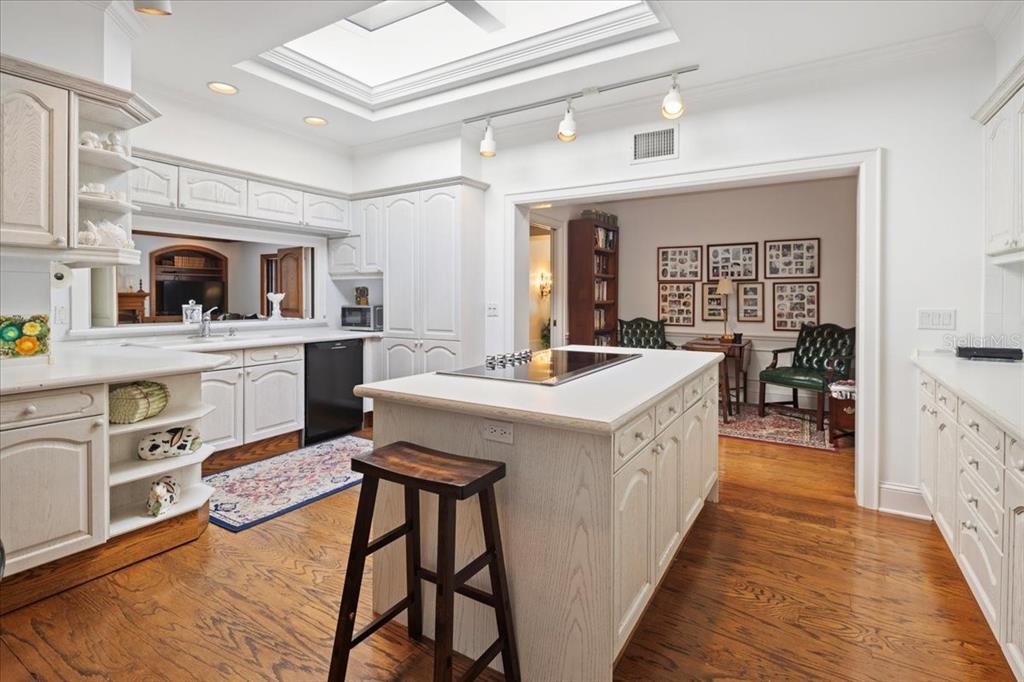 236 SAINT JAMES PARK