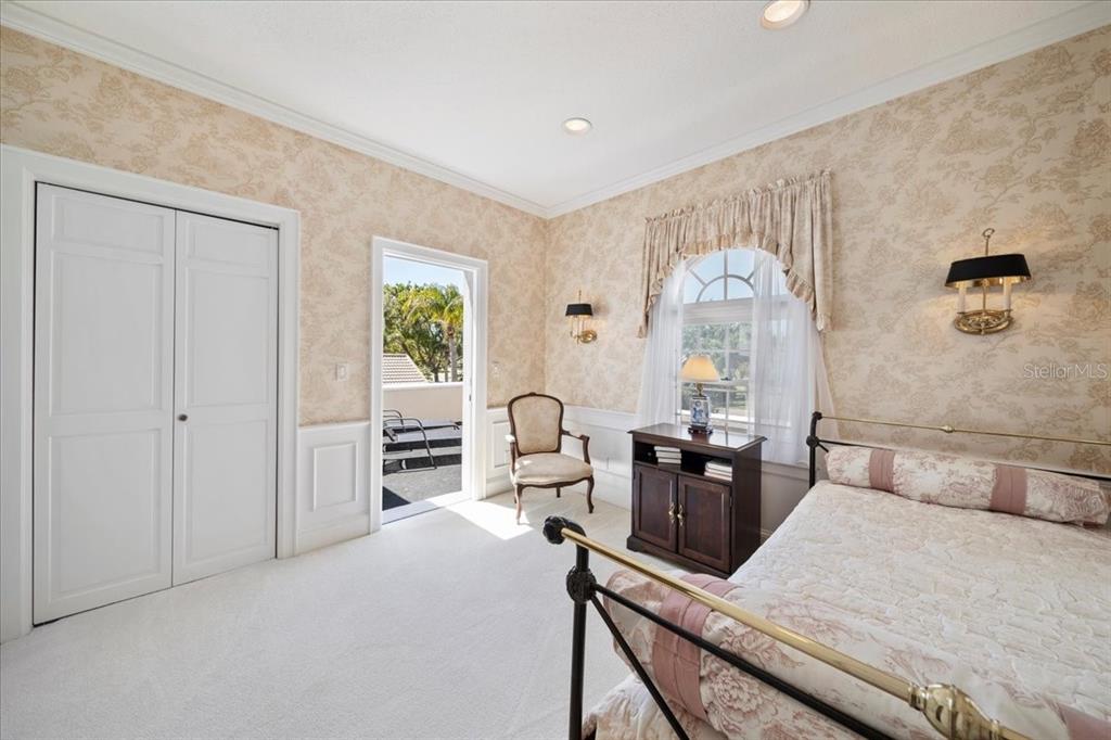 236 SAINT JAMES PARK