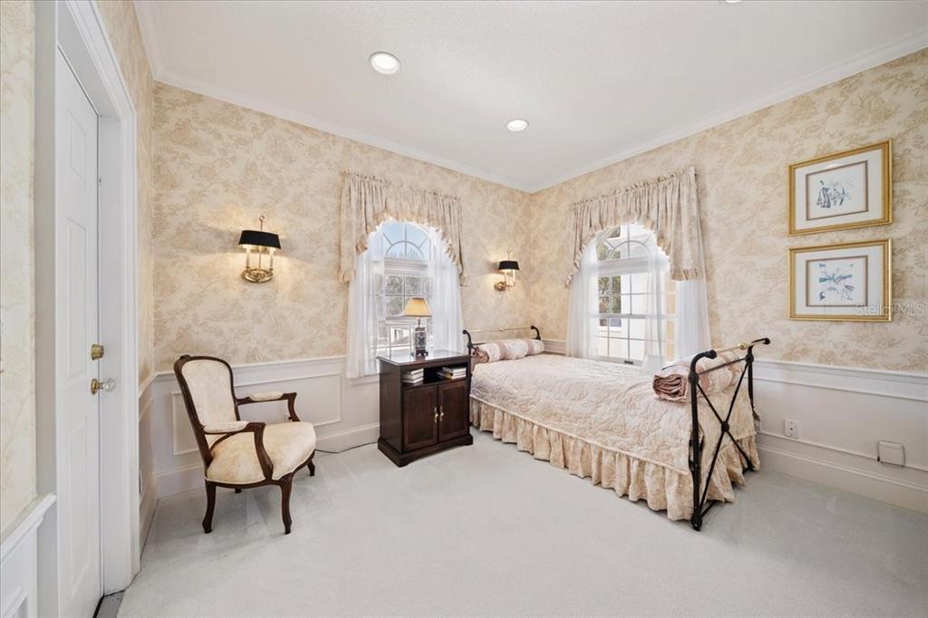 236 SAINT JAMES PARK