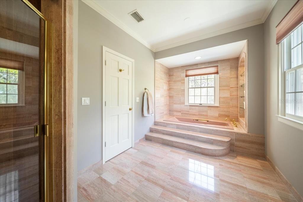 236 SAINT JAMES PARK
