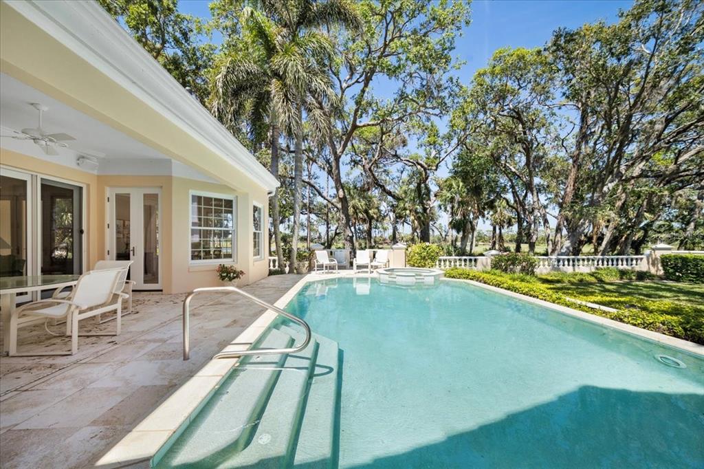 236 SAINT JAMES PARK