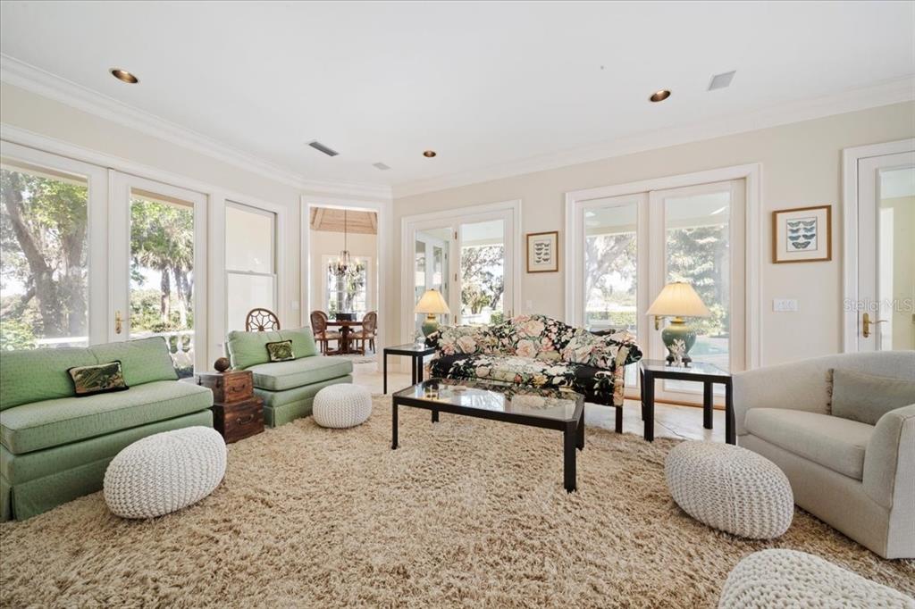 236 SAINT JAMES PARK