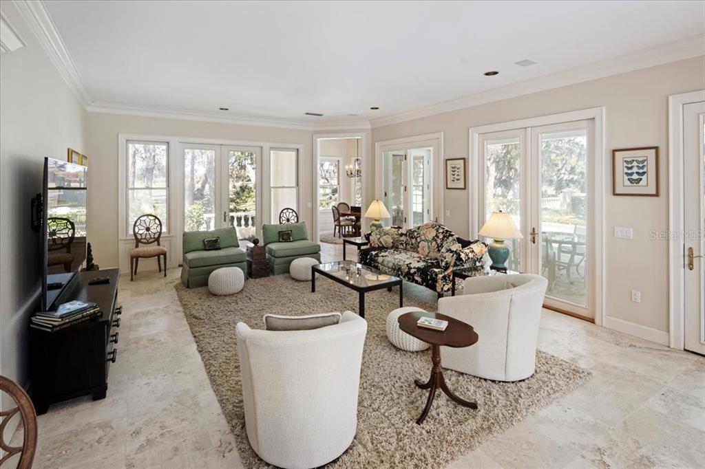 236 SAINT JAMES PARK