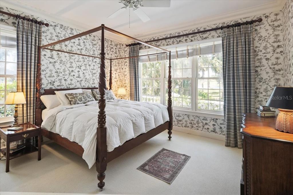 236 SAINT JAMES PARK