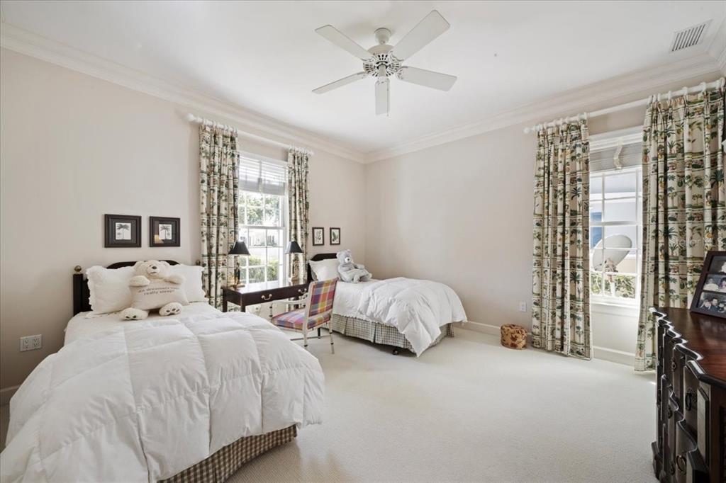 236 SAINT JAMES PARK