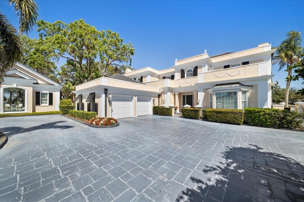 236 SAINT JAMES PARK
