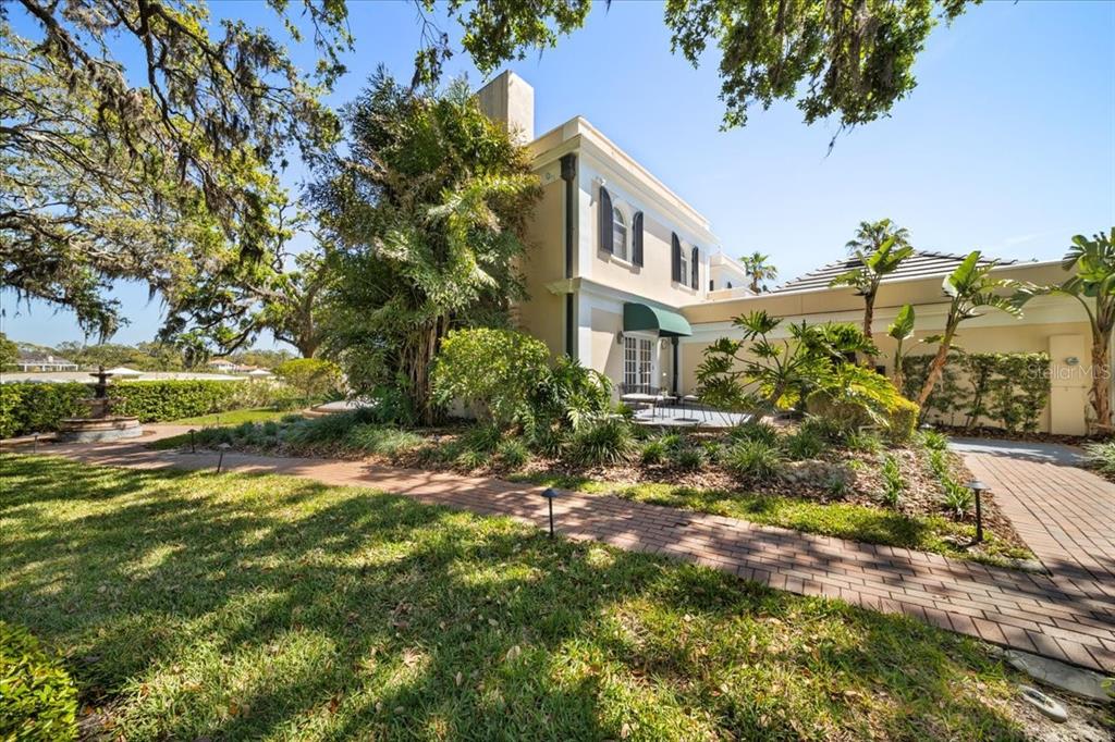 236 SAINT JAMES PARK