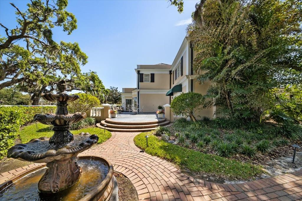 236 SAINT JAMES PARK