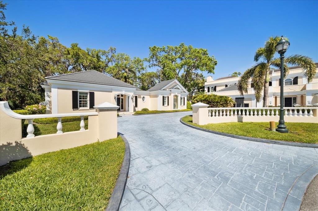 236 SAINT JAMES PARK