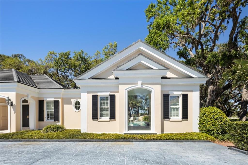 236 SAINT JAMES PARK