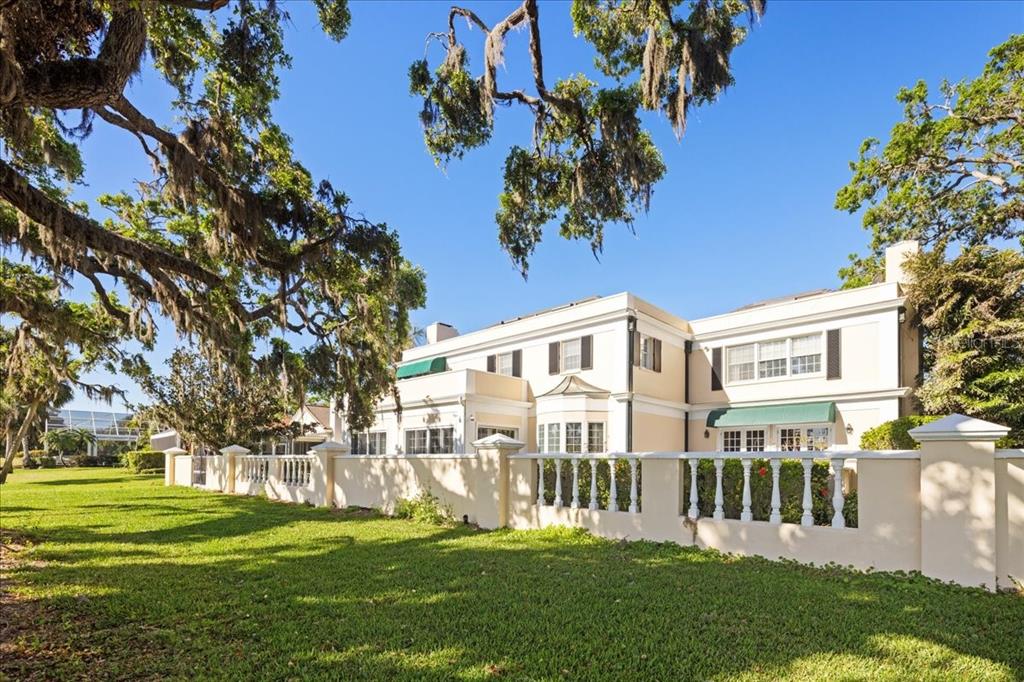 236 SAINT JAMES PARK