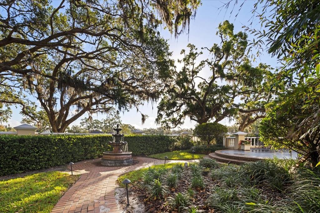236 SAINT JAMES PARK