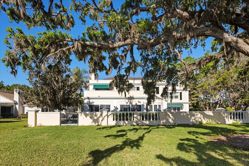 236 SAINT JAMES PARK
