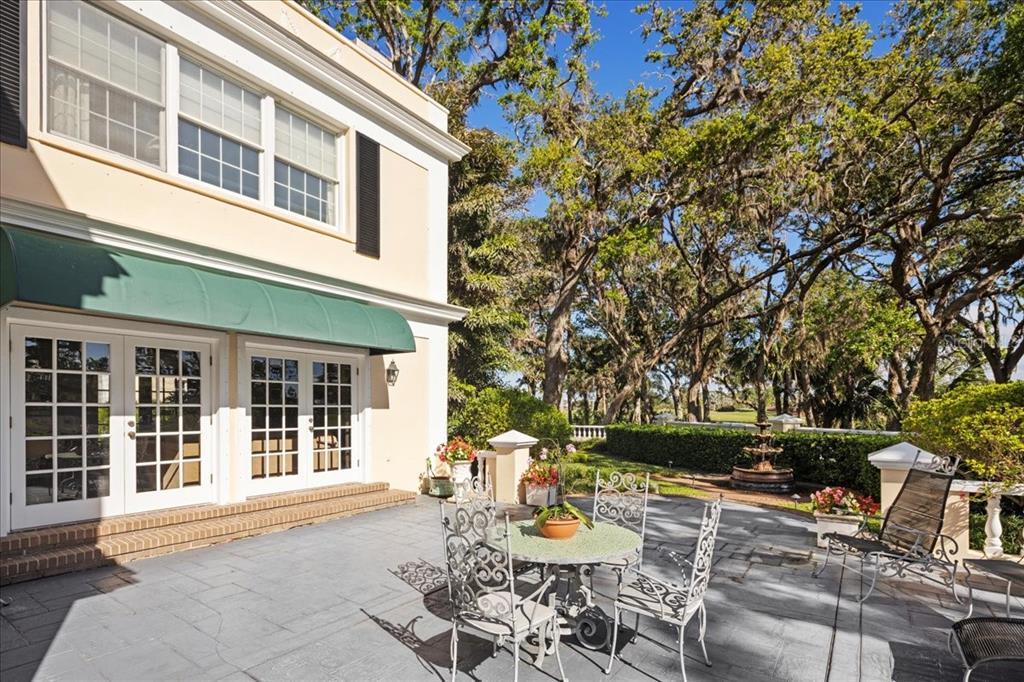 236 SAINT JAMES PARK