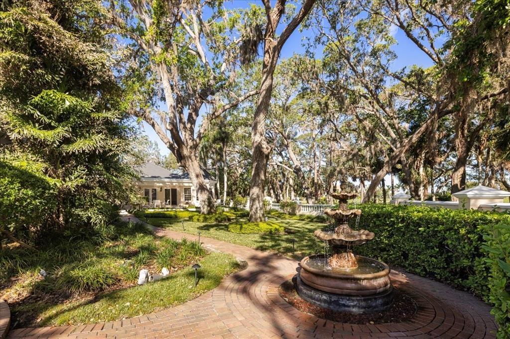 236 SAINT JAMES PARK