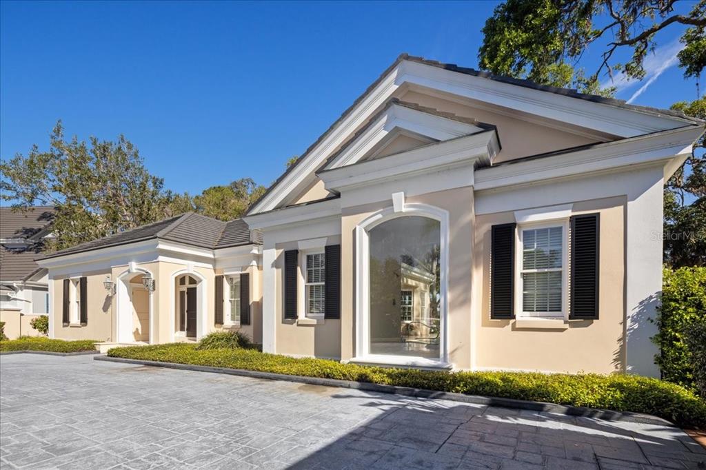 236 SAINT JAMES PARK