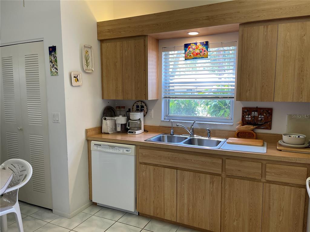 4944 VILLAGE GARDENS DRIVE UNI