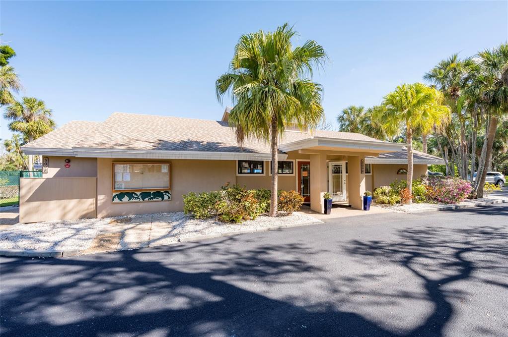 4944 VILLAGE GARDENS DRIVE UNI