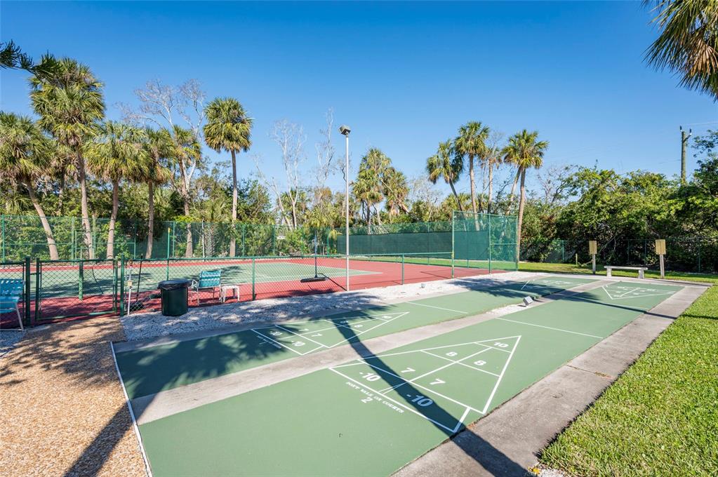 4944 VILLAGE GARDENS DRIVE UNI
