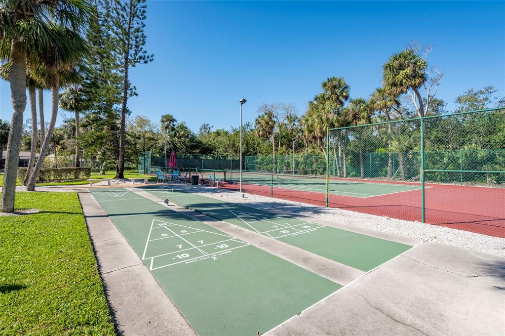 4944 VILLAGE GARDENS DRIVE UNI