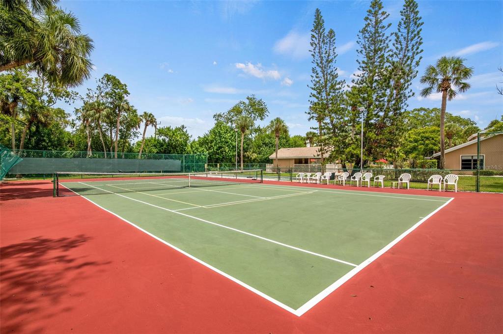 4944 VILLAGE GARDENS DRIVE UNI