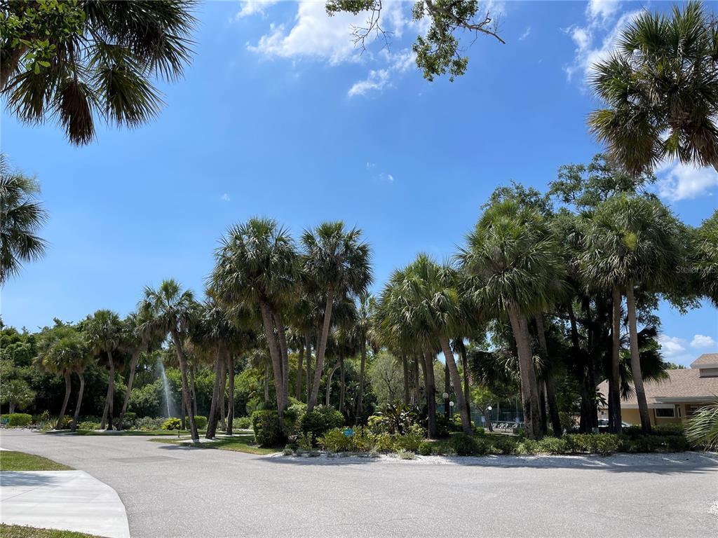 4944 VILLAGE GARDENS DRIVE UNI