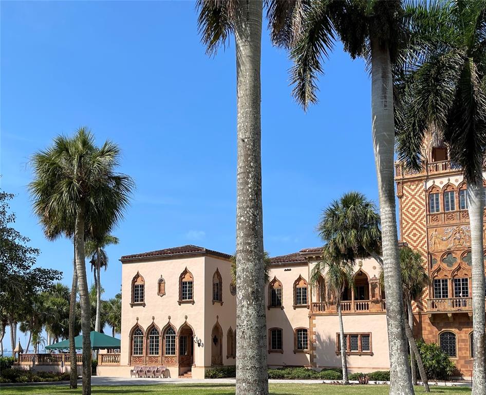 4944 VILLAGE GARDENS DRIVE UNI