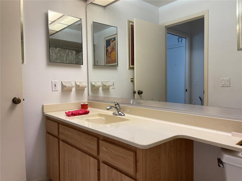 4944 VILLAGE GARDENS DRIVE UNI