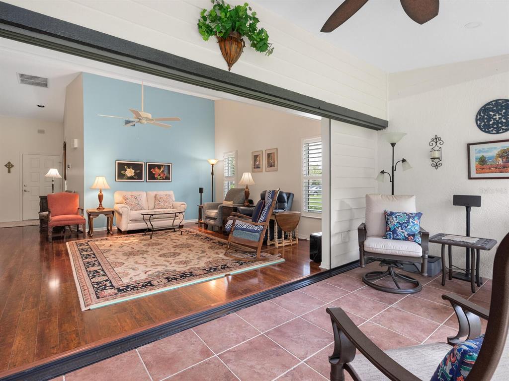 4004 WILSHIRE CIRCLE E UNIT 89
