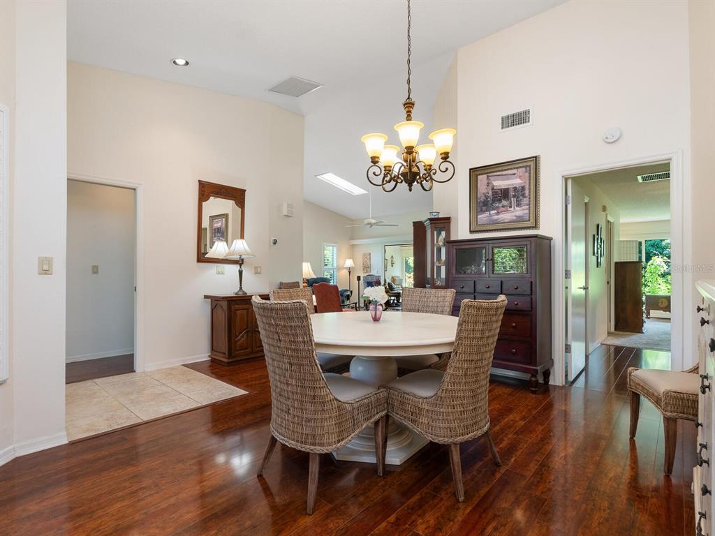 4004 WILSHIRE CIRCLE E UNIT 89