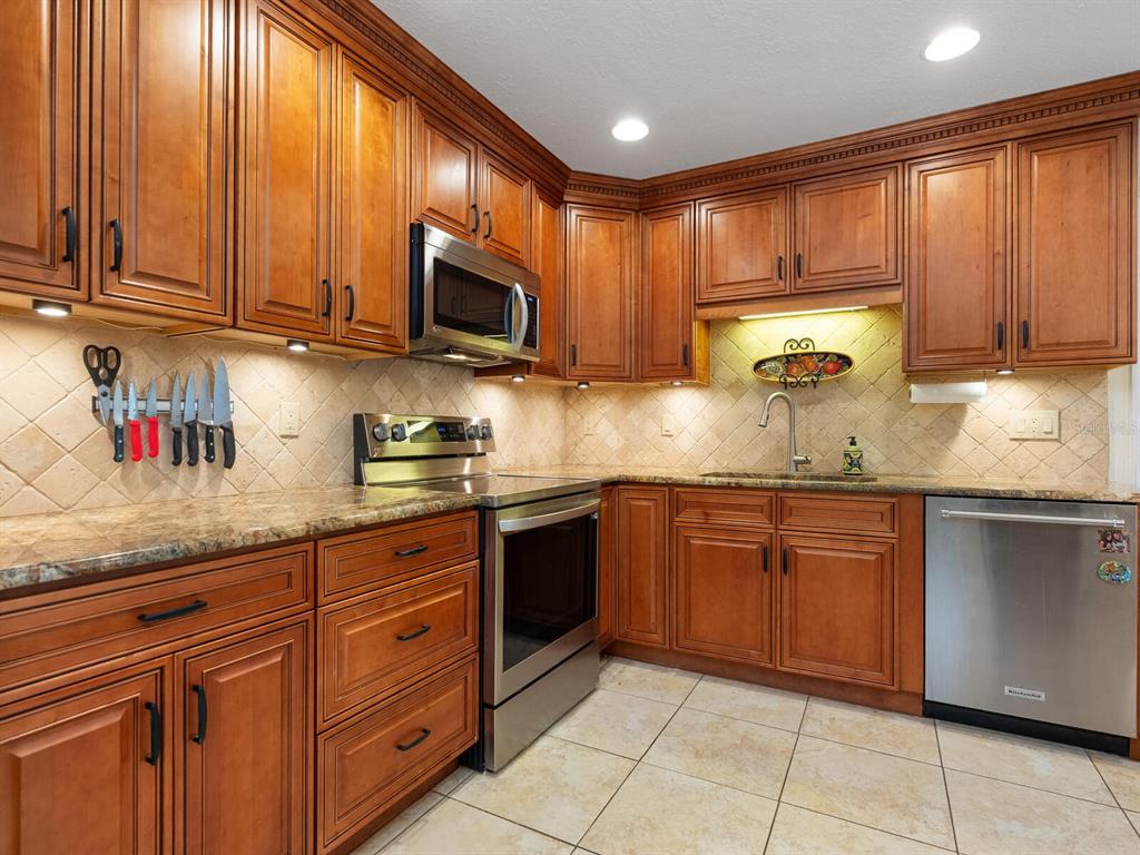 4004 WILSHIRE CIRCLE E UNIT 89