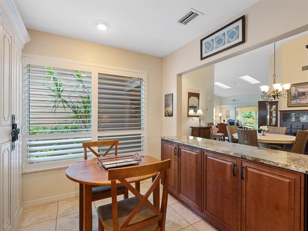 4004 WILSHIRE CIRCLE E UNIT 89