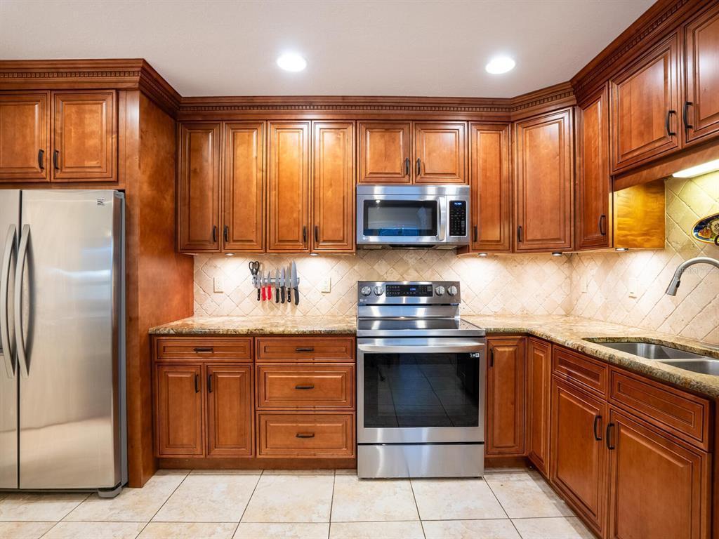 4004 WILSHIRE CIRCLE E UNIT 89