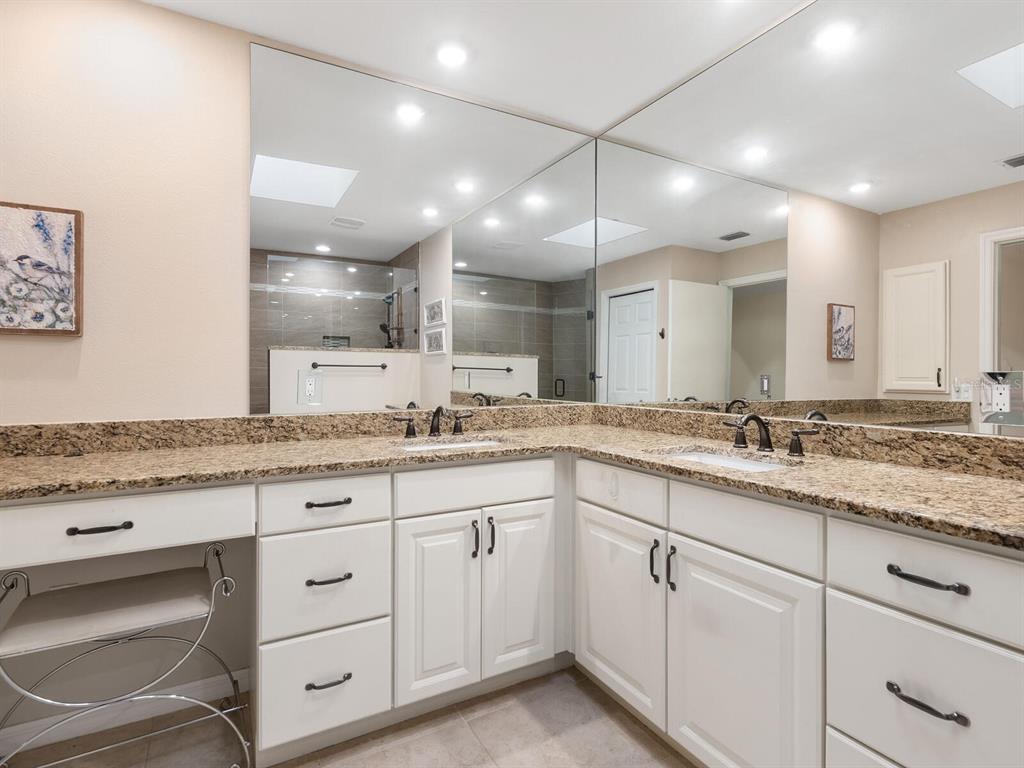 4004 WILSHIRE CIRCLE E UNIT 89