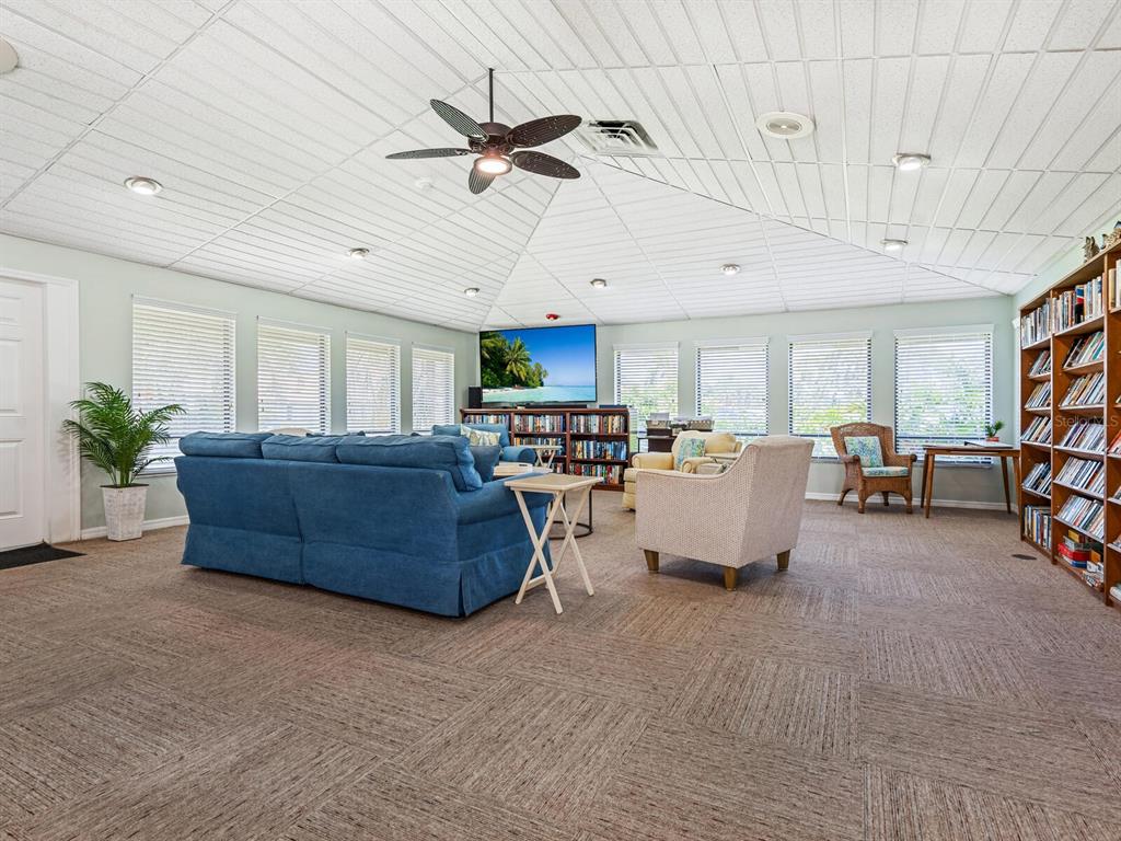 4004 WILSHIRE CIRCLE E UNIT 89