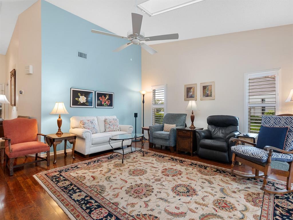 4004 WILSHIRE CIRCLE E UNIT 89