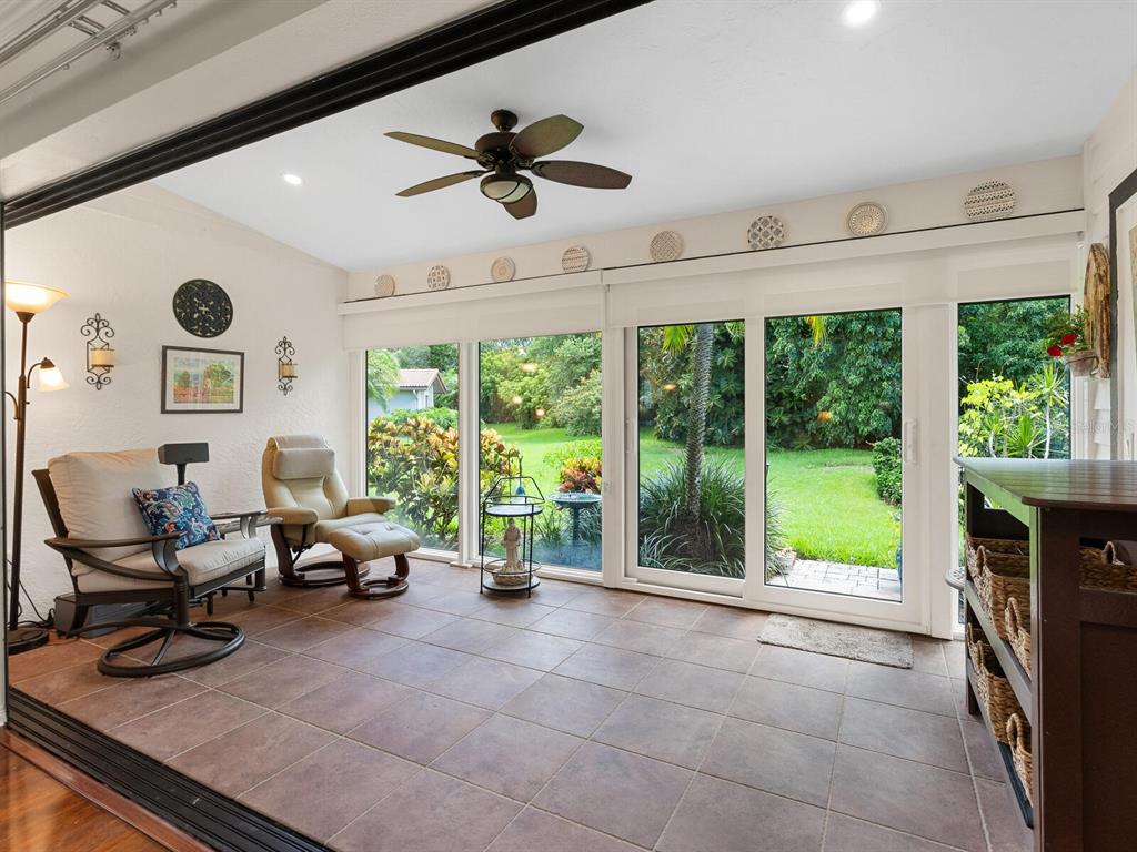 4004 WILSHIRE CIRCLE E UNIT 89