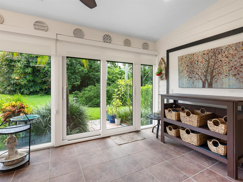 4004 WILSHIRE CIRCLE E UNIT 89