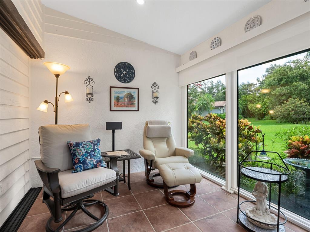 4004 WILSHIRE CIRCLE E UNIT 89