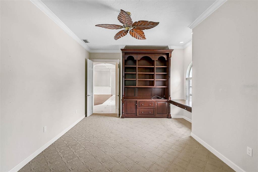852 MACEWEN DRIVE