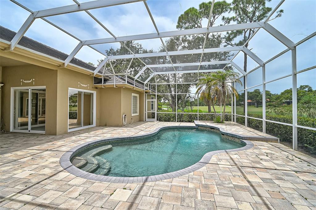 852 MACEWEN DRIVE