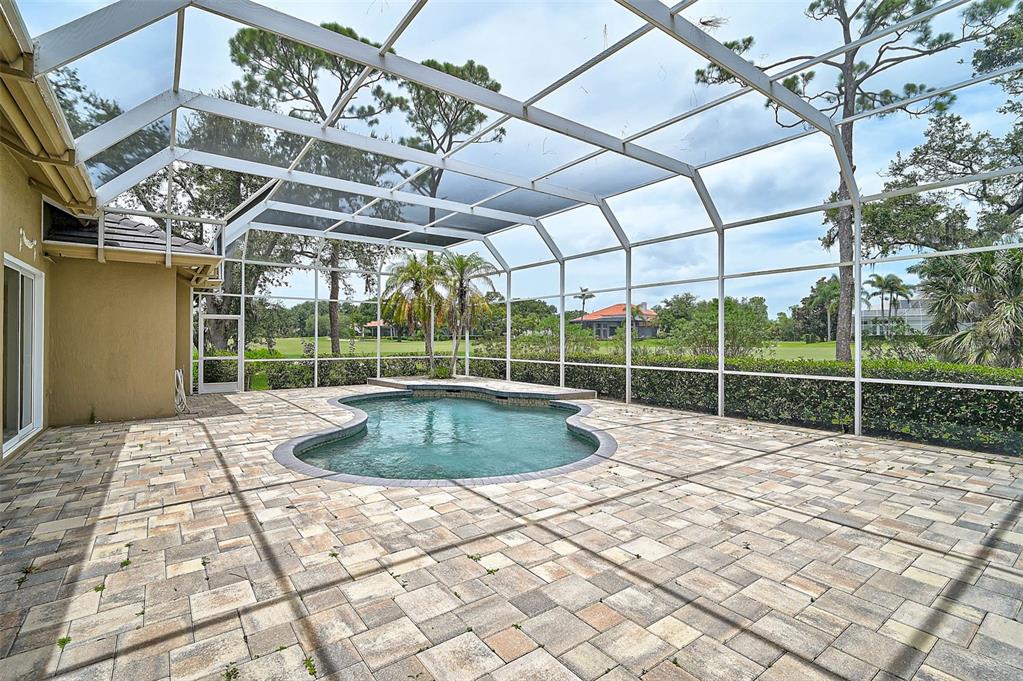 852 MACEWEN DRIVE