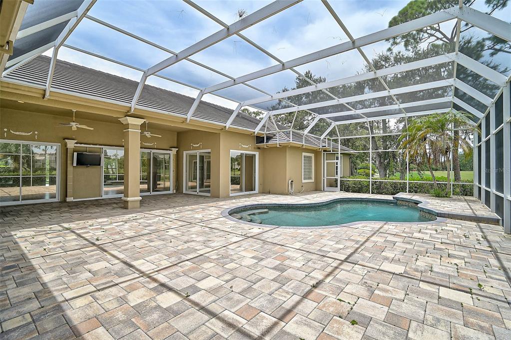 852 MACEWEN DRIVE