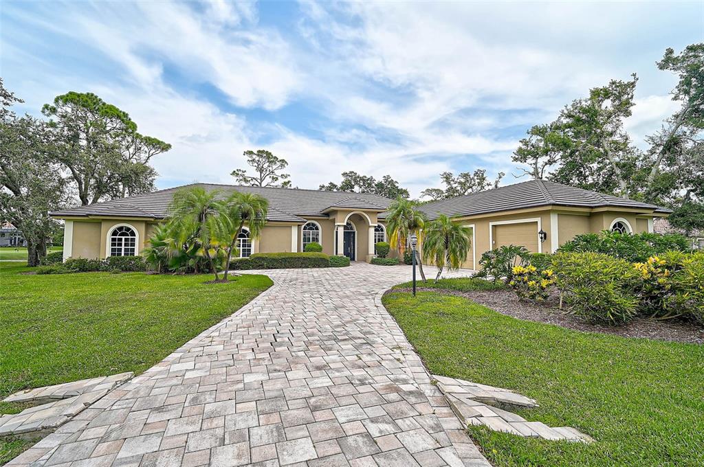 852 MACEWEN DRIVE