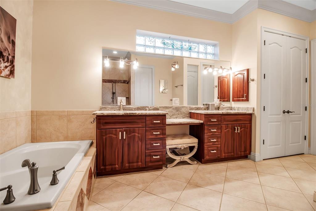 21 BAYHEAD LANE